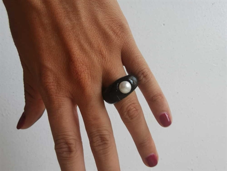 CANDY RINGS BLACK HANDMADE RING WITH PEARL