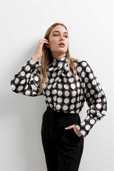 PRINTED BLOUSE IN BLACK AND WHITE PRINT 71629
